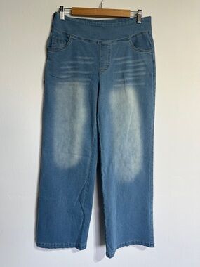 NWOT Women’s Blue Faded Straight-Leg Jeans